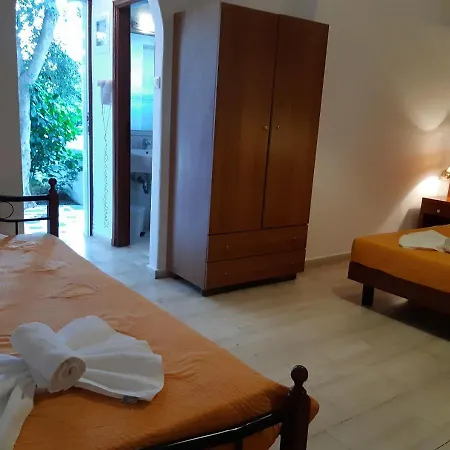 Marianna-glastros Apartahotel
