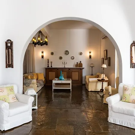 Marianna-glastros Aparthotel 3*